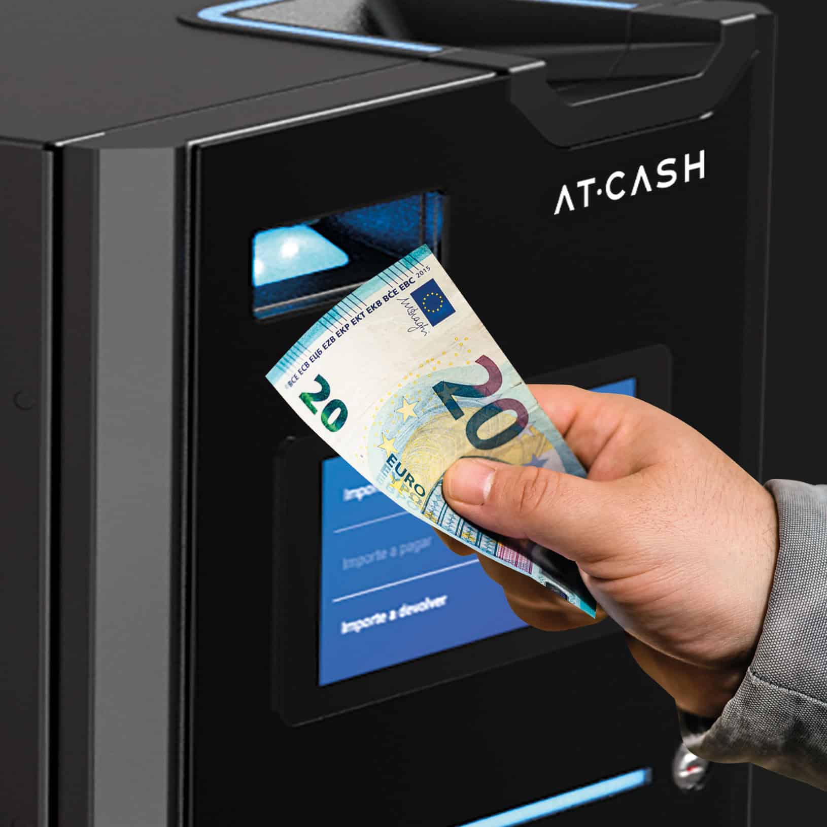 Imagen de detalle de AT-CASH poniendo billetes Imagen de detalle de AT-CASH poniendo billetes