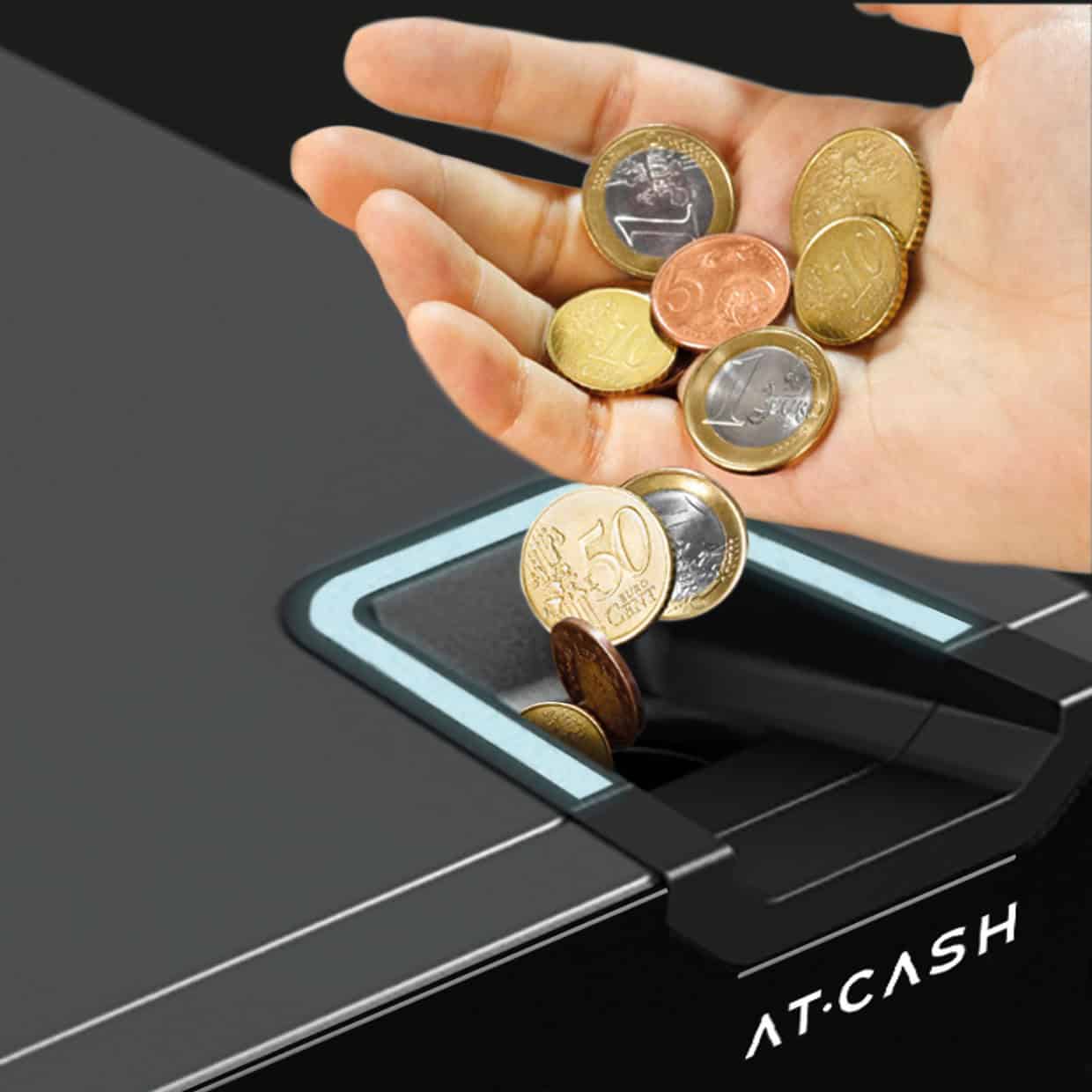 Imagen de detalle de AT-CASH poniendo monedas Imagen de detalle de AT-CASH poniendo monedas